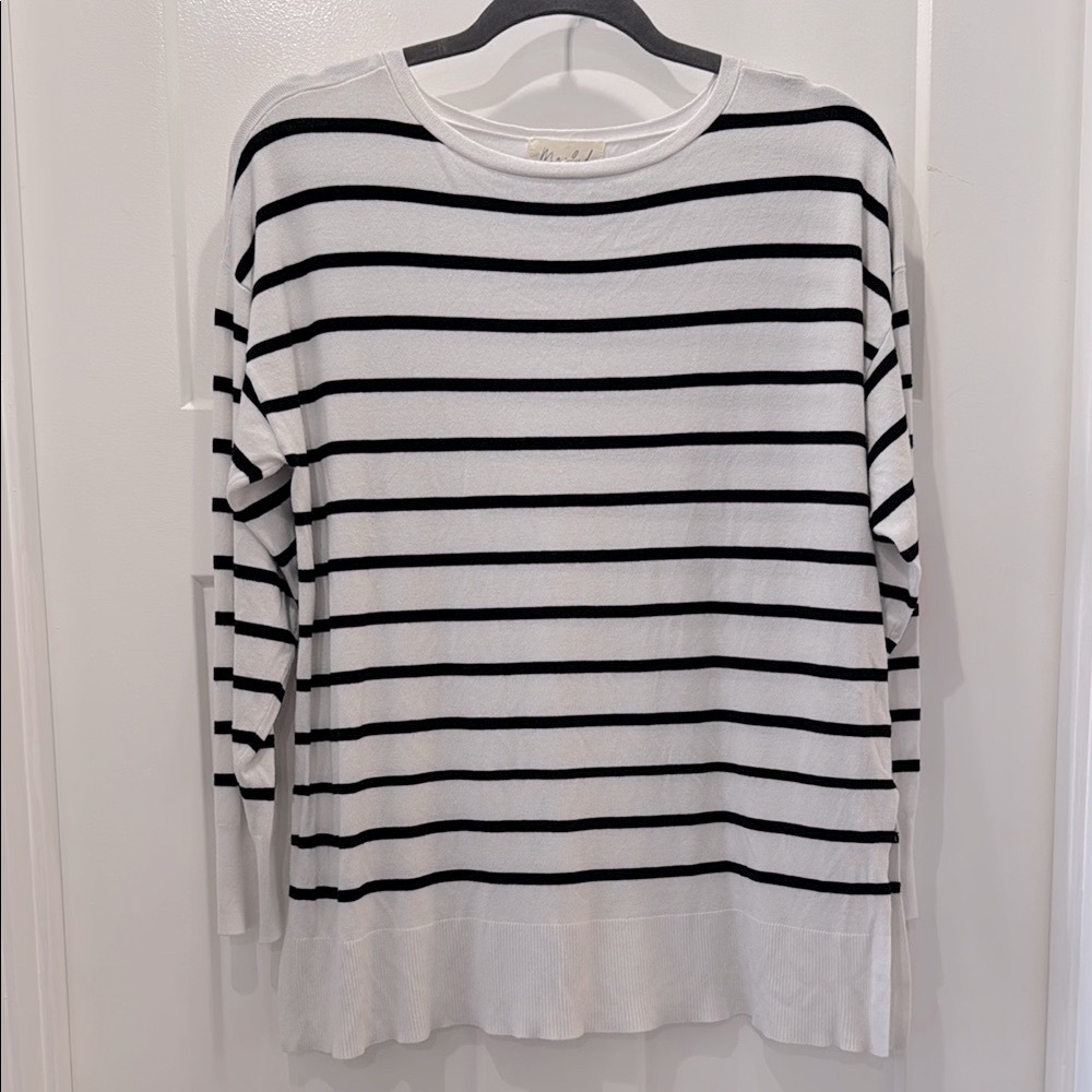 Marled Women’s Black and White Striped Top Size Large